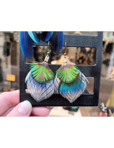 boucles d'oreilles en plumes