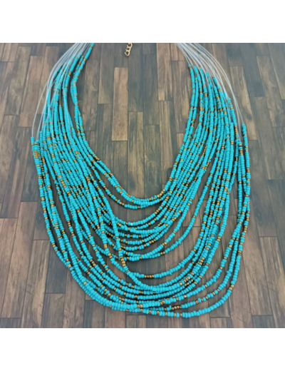 Collier multicouches (20) en perles de rocaille turquoise