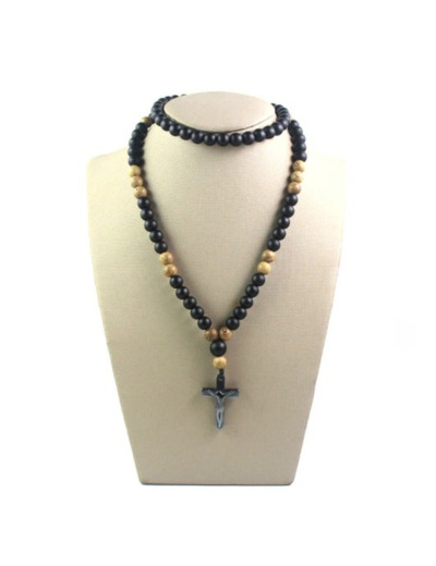 Collier avec pendentif croix en hématite