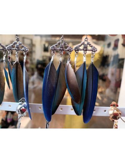 boucles d'oreilles en plumes