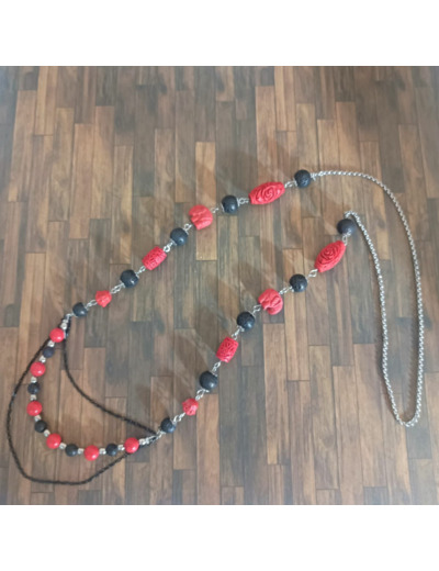 Collier long rouge et noir