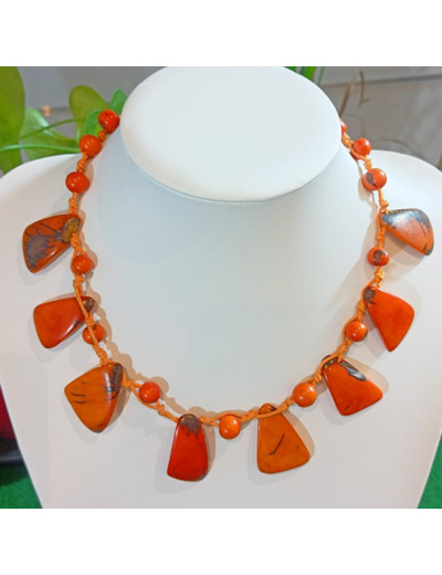 Collier Solange orange en ivoire végétal