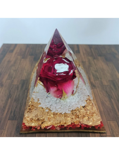 Pyramide orgonite n°26    11 x 11