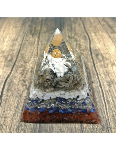 Pyramide orgonite bouddha n°10     8x8cm