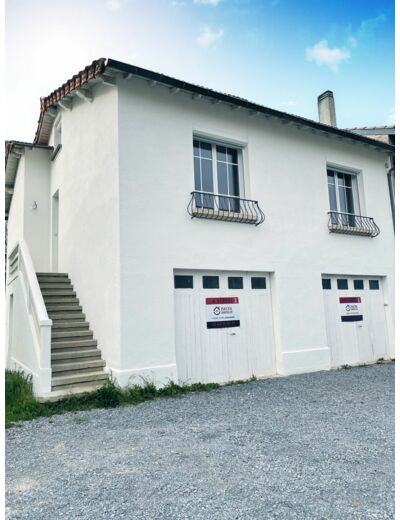 Maison de ville rénovée avec jardin et double garage