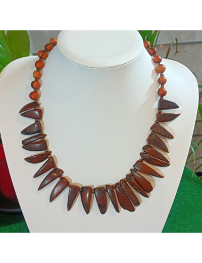 Collier Dallia marron en ivoire végétal