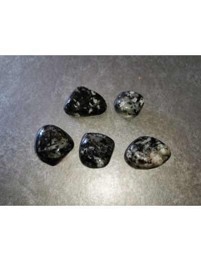 Astrophyllite pierres roulées