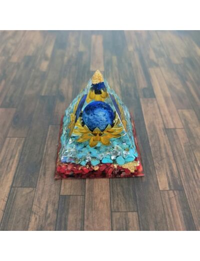 Pyramide orgonite n°30 5x5cm