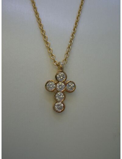 Collier croix diamants