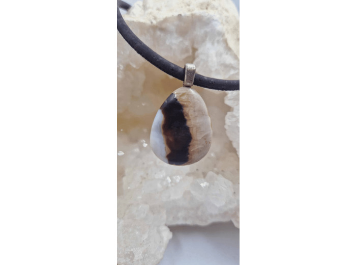 Pendentif opale des andes avec cordon liège olpa657