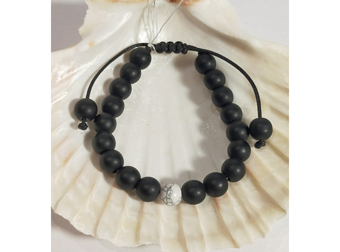 Agate noire, howlite