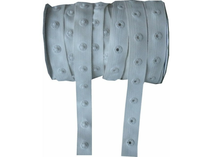 Boutons pression sur bande écru