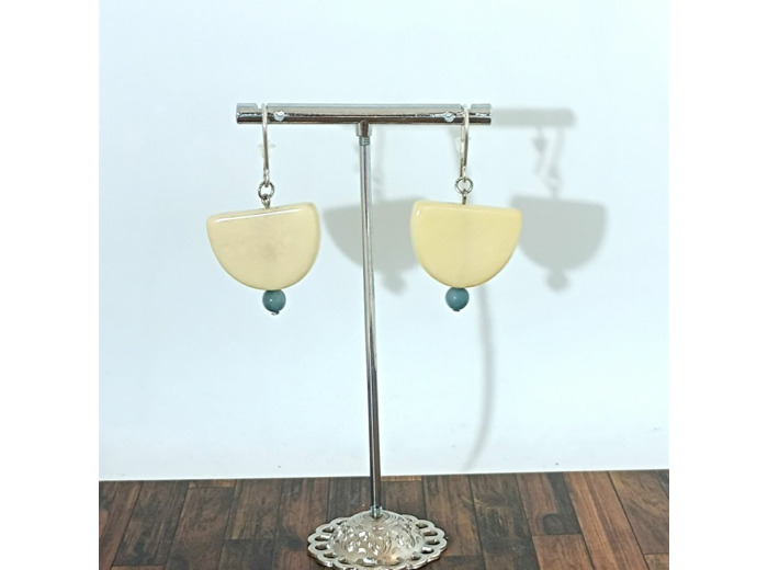 Boucles d'oreilles Lina blanches et bleu en ivoire végétal