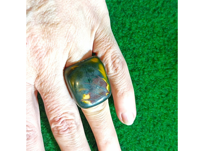 Bague kaki-marron en ivoire végétal