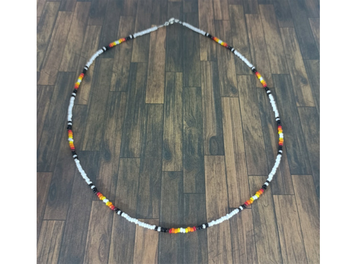 Tour de cou en perles de rocaille blanc et couleurs