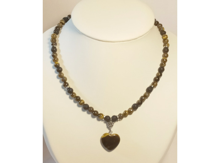 Collier en Œil de tigre/pierre de lave cœur