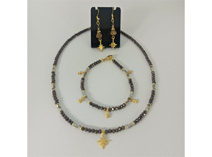 Parure en perles facettées marron/beige et ses étoiles dorées