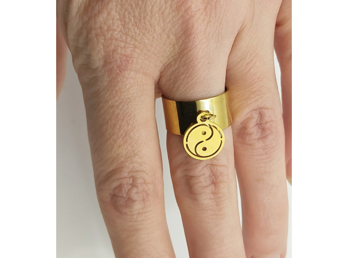 Bague à breloque dorée/ying yang
