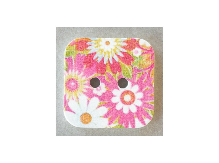 Bouton carré, fleurs sur fond rose  24 mm