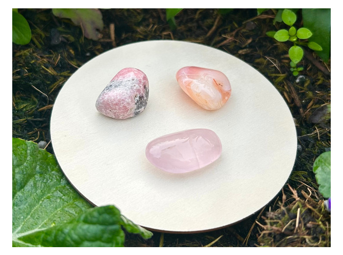 KIT AMOUR & RELATIONS