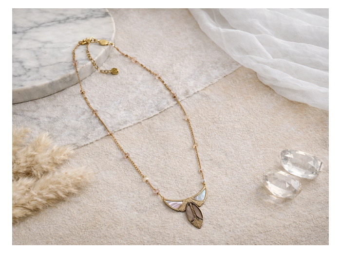 COLLIER NACRE ET ACIER INOXYDABLE DORÉ