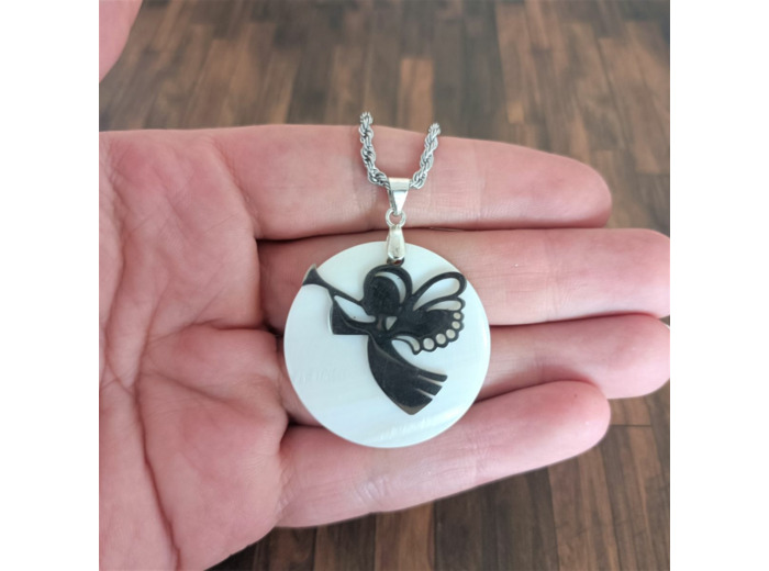 Collier nacre et ange en acier inoxydable