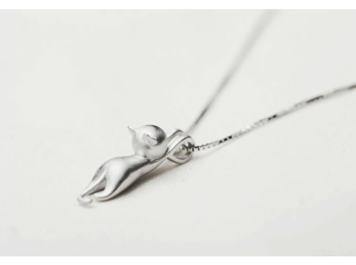Chaîne/pendentif chat suspendu en argent