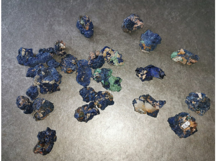 Azurite pierres brutes 6g à 7g