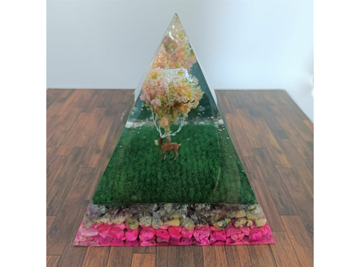 Pyramide orgonite n°28  11,5 x 11,5
