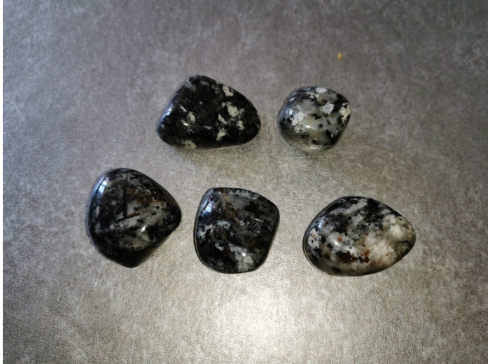 Astrophyllite pierres roulées