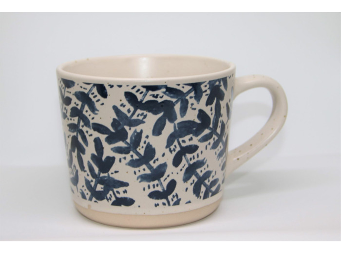 Tasse en céramique bleue et blanche