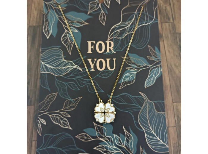 Collier avec pendentif magnétique trèfle à quatre feuilles doré