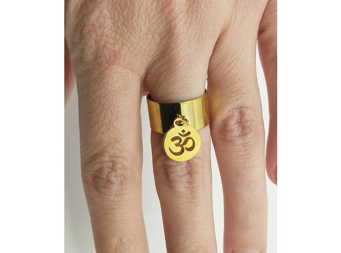 Bague à breloque dorée/OM