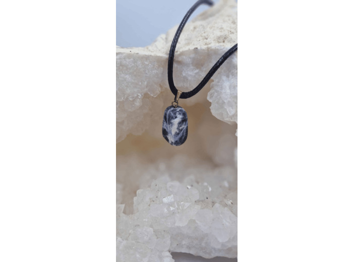 Pendentif sodalite avec cordon olpa838