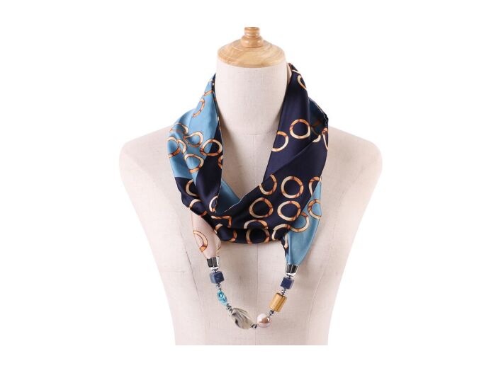 Foulard coton tons bleu collier à perles bleu et bois