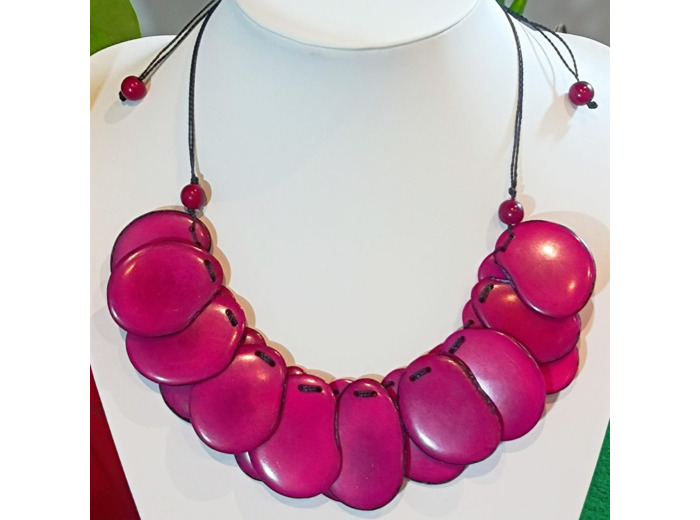 Collier Julie fuchsia en ivoire végétal