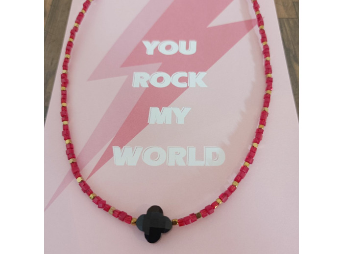 Tour de cou en perles rouge/doré trèfle noir