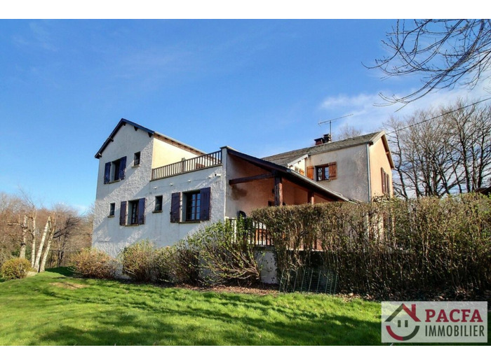 Grande maison de famille sur un beau terrain