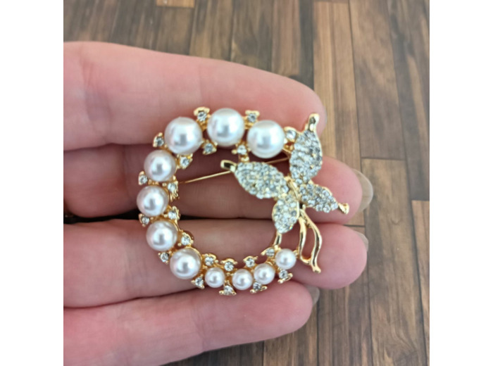 Broche couronne papillon