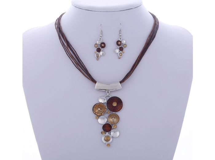 Collier bohème en émail marron