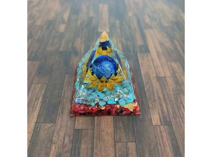 Pyramide orgonite n°30 5x5cm