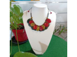 Collier Alicia kaki-vert-rouge en ivoire végétal
