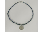 Tour de cou perles facettées bleu nuit et sa médaille lune