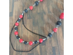 Collier long rouge et noir