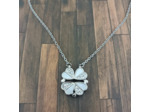 Collier avec pendentif magnétique trèfle à quatre feuilles