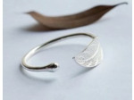 Bracelet en argent ajustable en forme de feuille ouverte