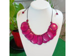 Collier Julie fuchsia en ivoire végétal