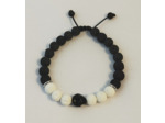 Bracelet ajustable pierre de lave noir&blanc, tête de mort howlite noire