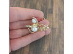 Broche de bonhomme de neige sur traineau