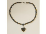 Collier en Œil de tigre/pierre de lave cœur